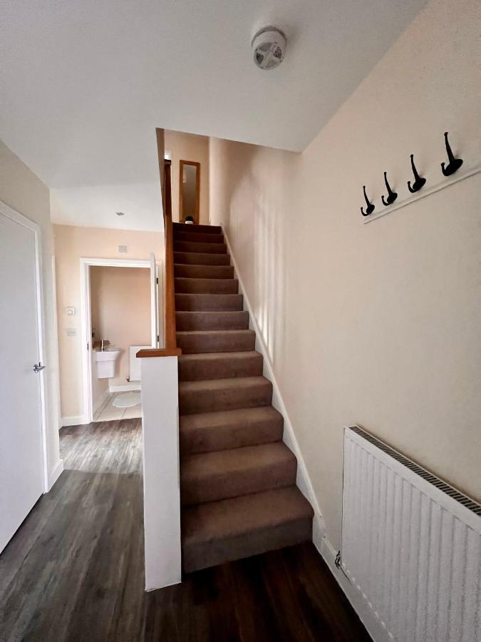 Spacious 2-Bedroom House With Free Parking Chatham  Exterior photo